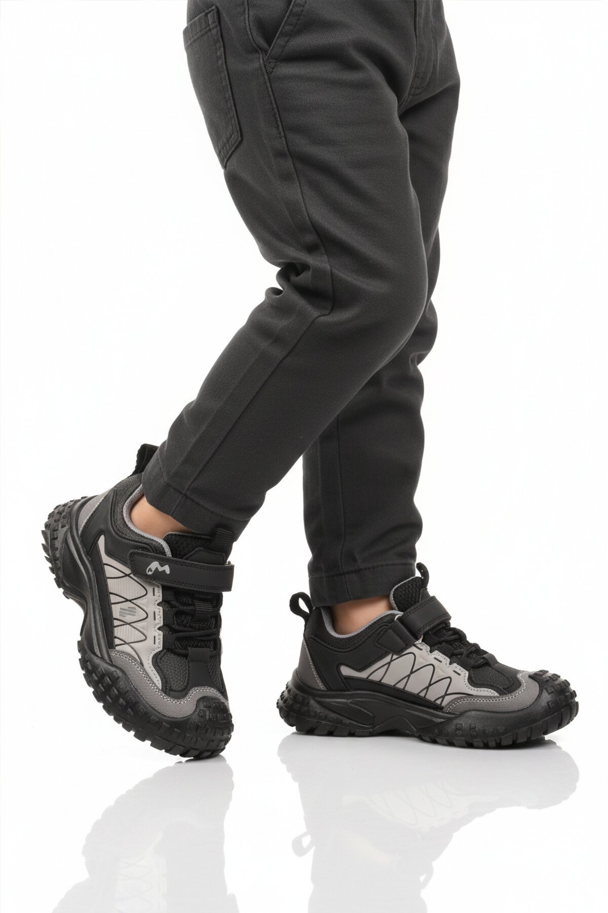 Gri-Siyah Hafif Çocuk Spor Ayakkabı 22676 F