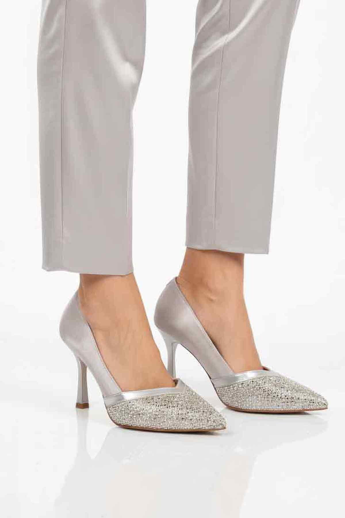 Gümüş Saten Tekstil İnce Topuklu Hafif Kadın Topuklu Ayakkabı 357192 Z