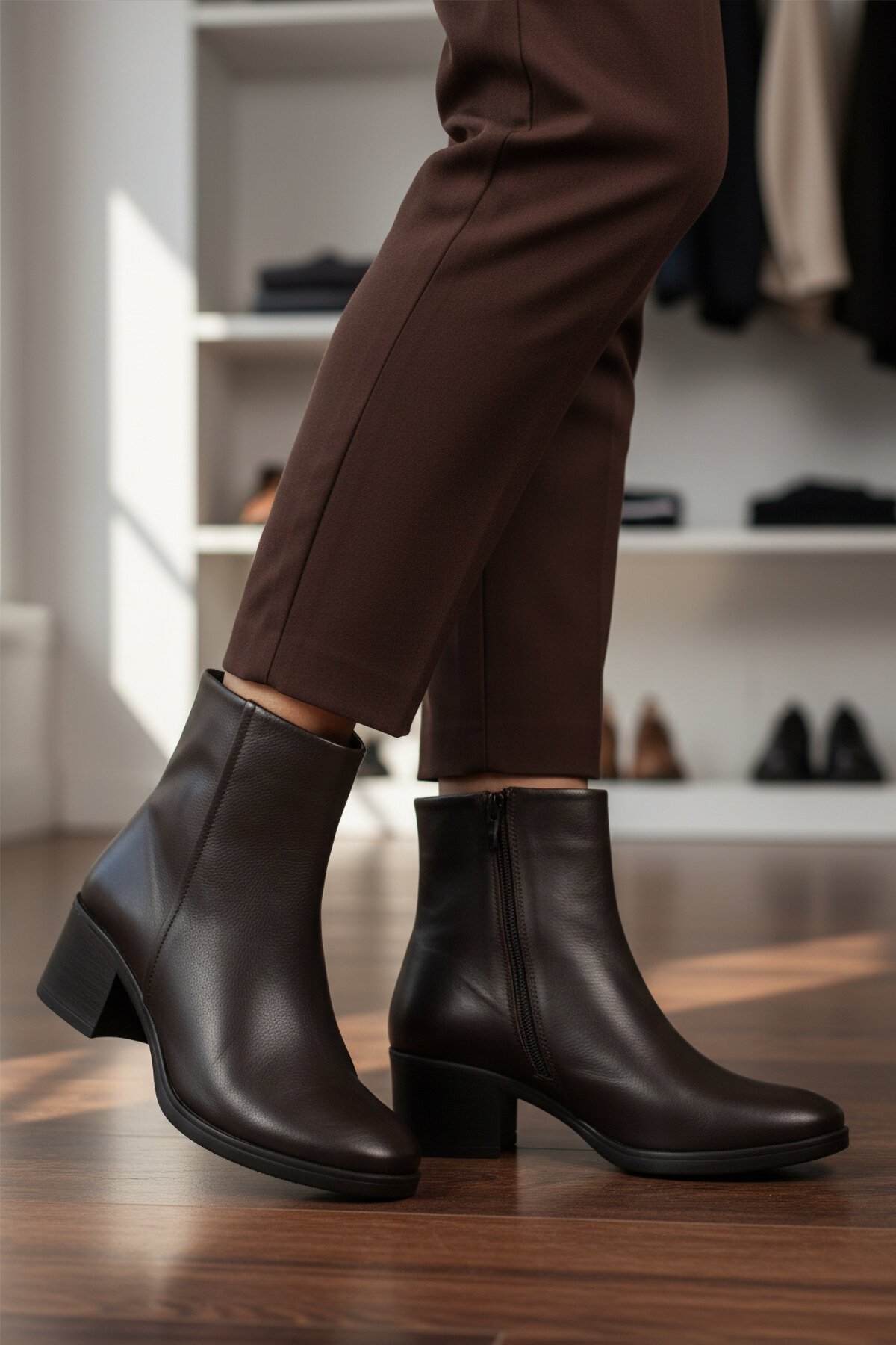 Kahve Hakiki Deri Fermuarlı İçi Polarlı Kadın Bot Premium 92162-1 Z