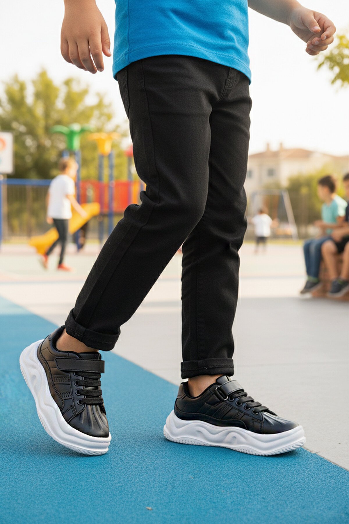 Siyah-Beyaz Cırtlı Çocuk Spor Ayakkabı 2033 F