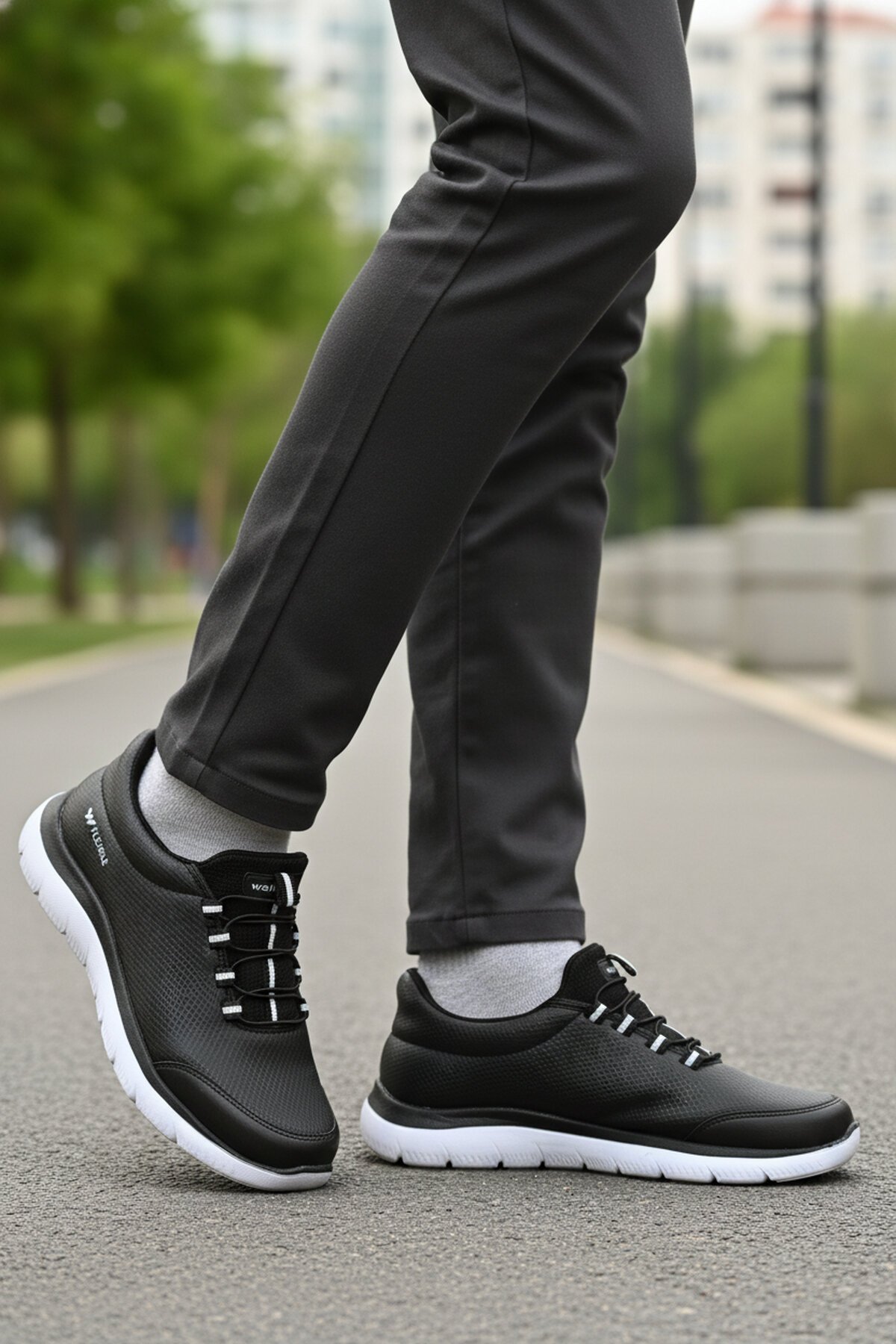 Siyah-Beyaz Hafif Erkek Spor Ayakkabı Flexible Pu M