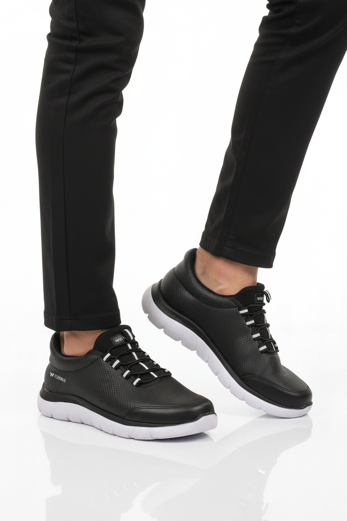 Siyah-Beyaz Hafif Erkek Spor Ayakkabı Flexible Pu M
