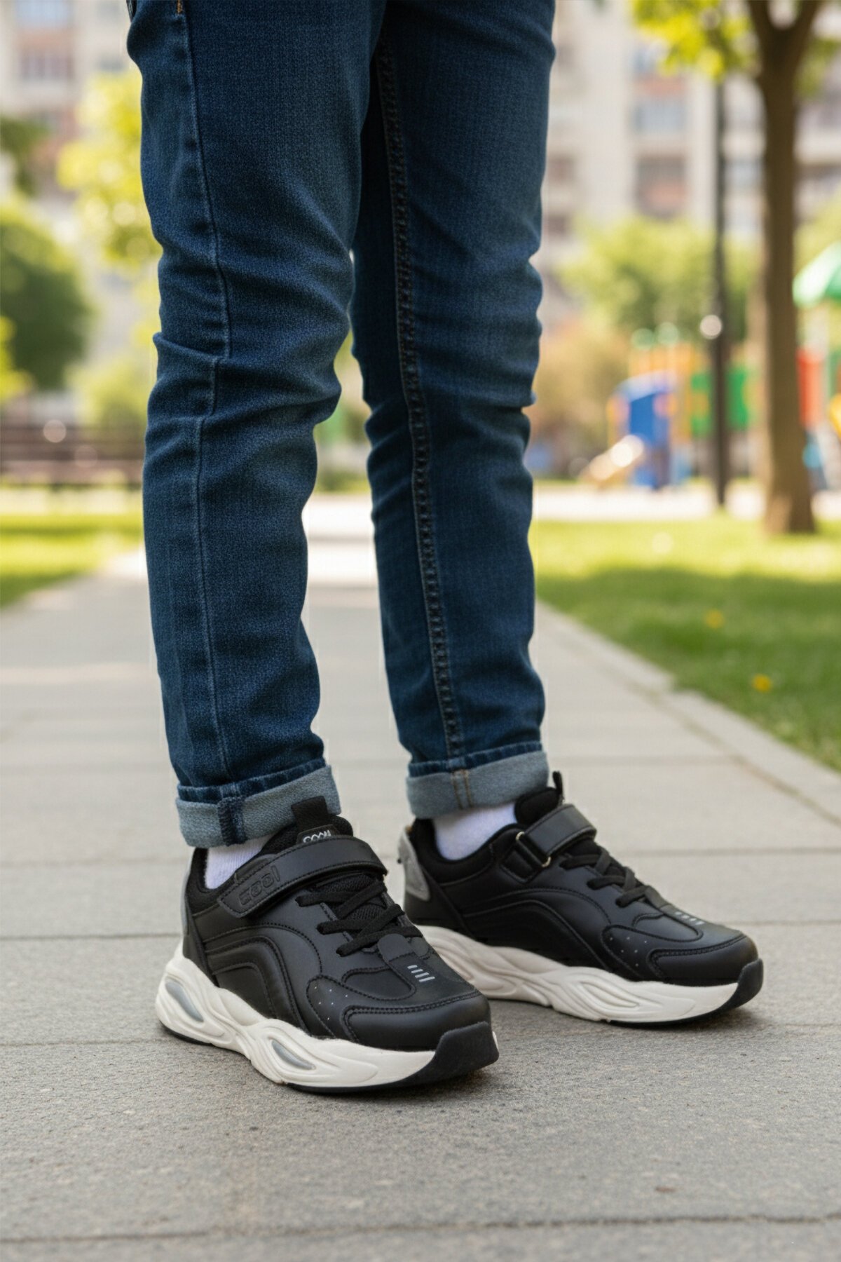 Siyah-Beyaz Cırtlı Çocuk Spor Ayakkabı Cool Toti Cilt F