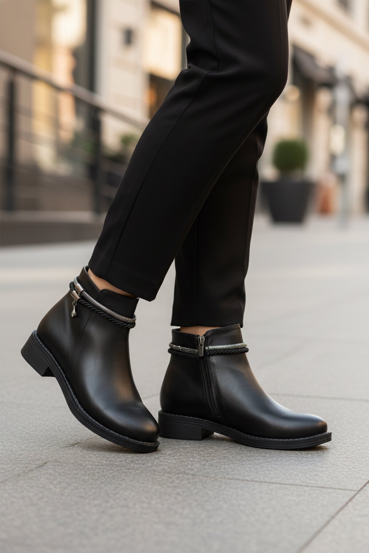 Siyah Cilt İçi Polarlı Fermuarlı Kadın Bot 325126 Z
