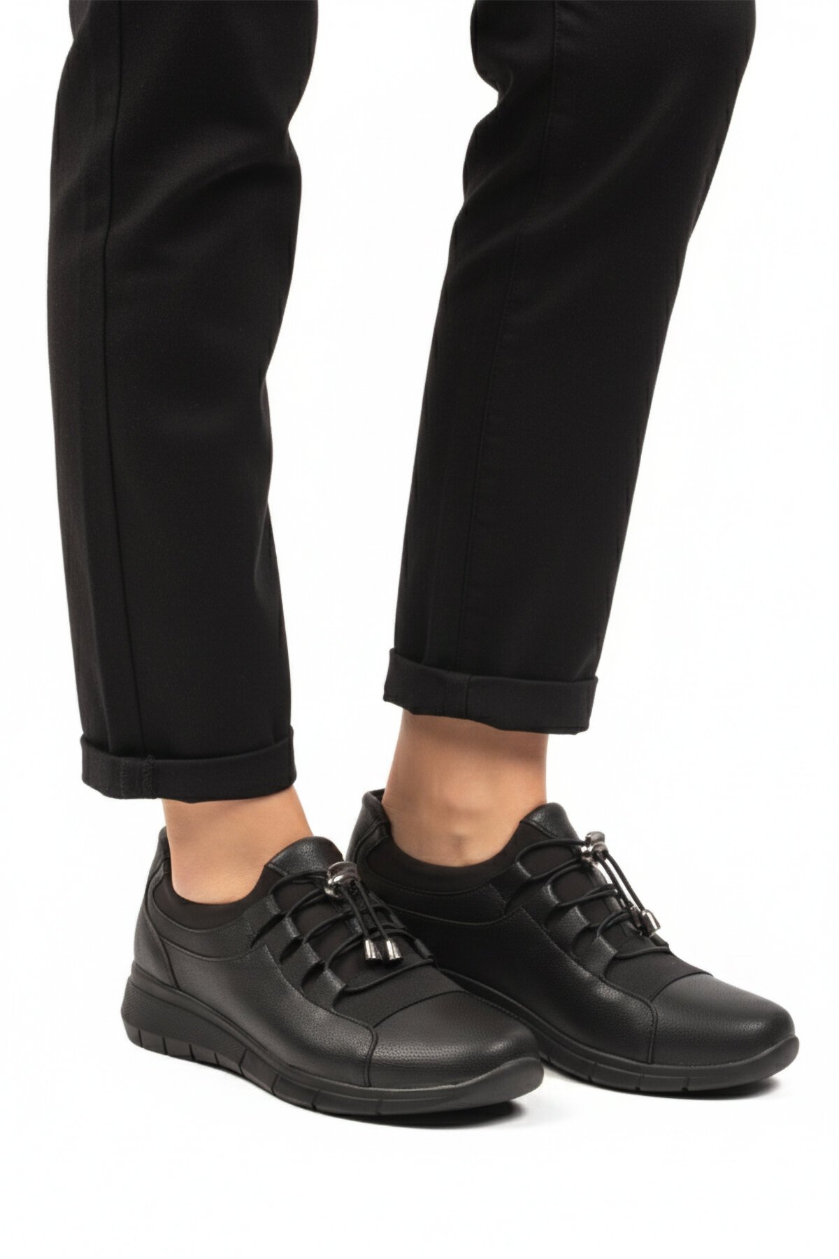 Siyah Cilt Hafif Kilit Bağcıklı Kadın Günlük Ayakkabı 293120 Z