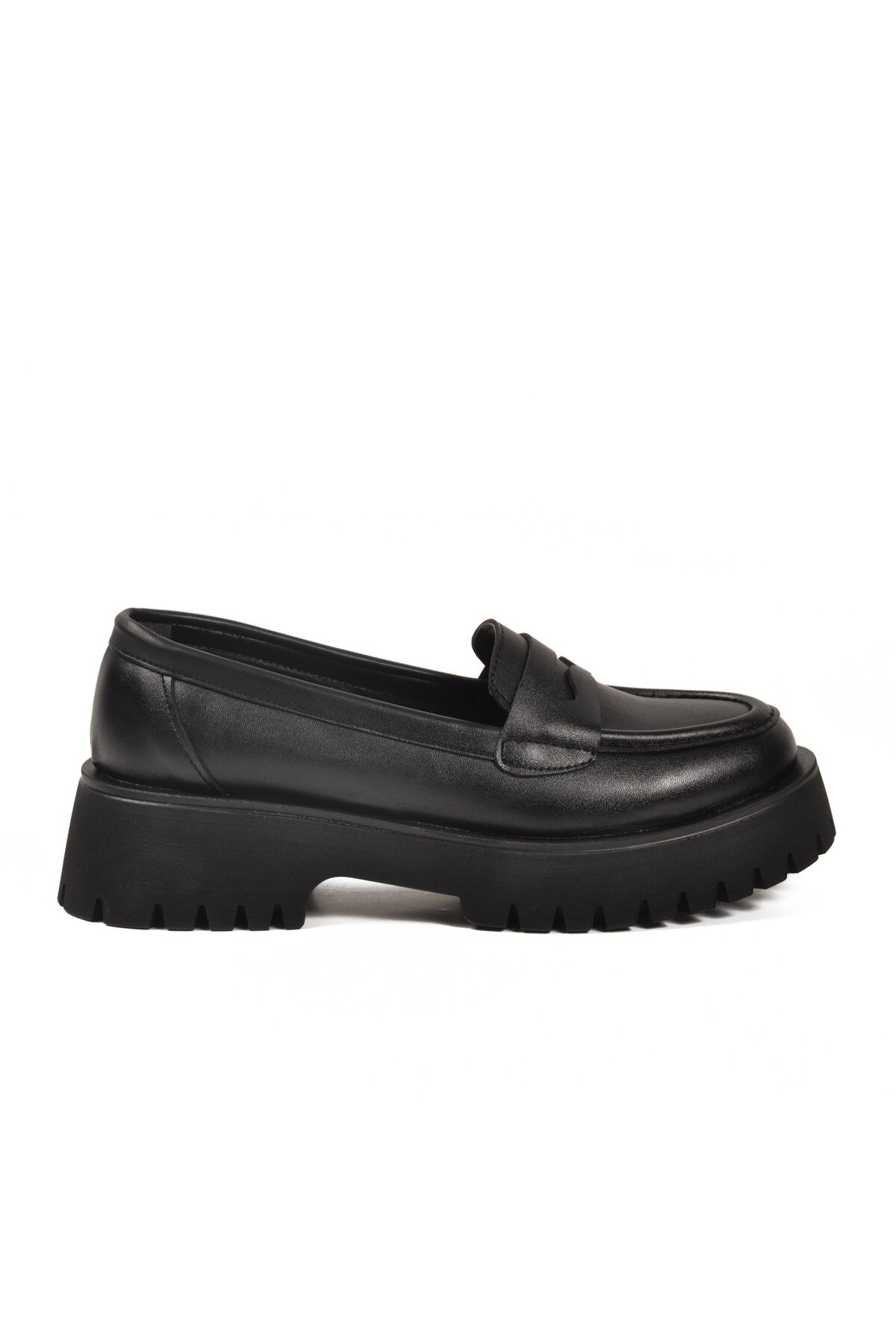 Siyah Cilt Kalın Topuklu Kadın Günlük Ayakkabı 572453 Z