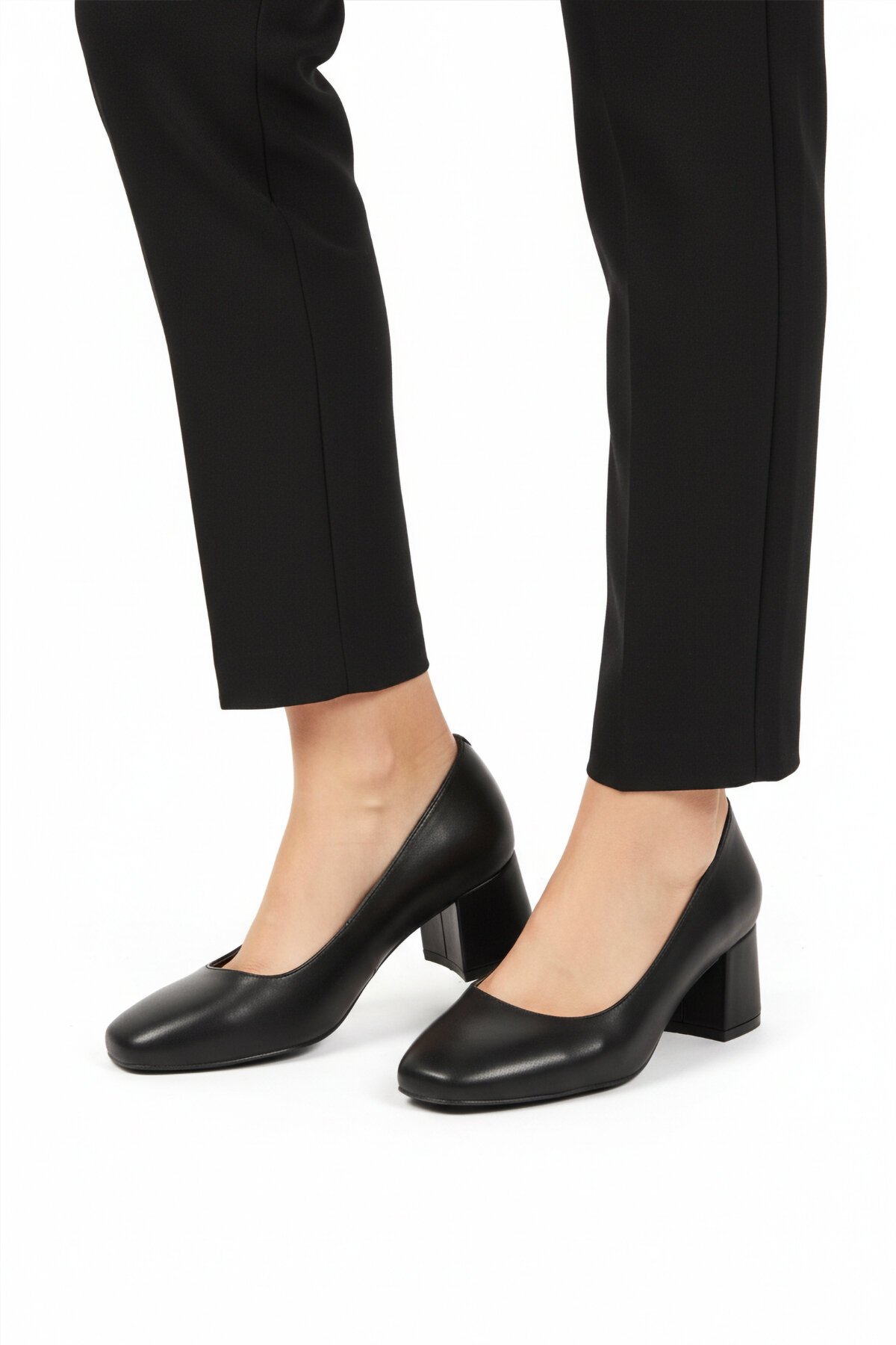Siyah Cilt Suni Deri Kadın Topuklu Ayakkabı 695042 Z