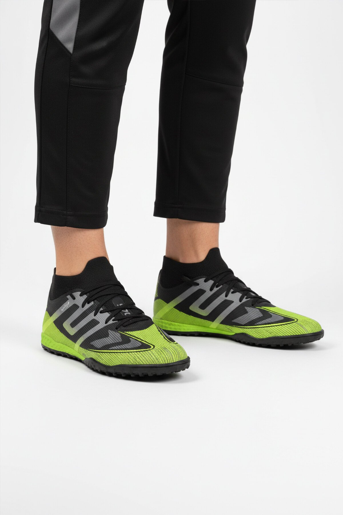 Siyah-Gümüş Erkek Halı Saha Ayakkabısı MH-252-149 M