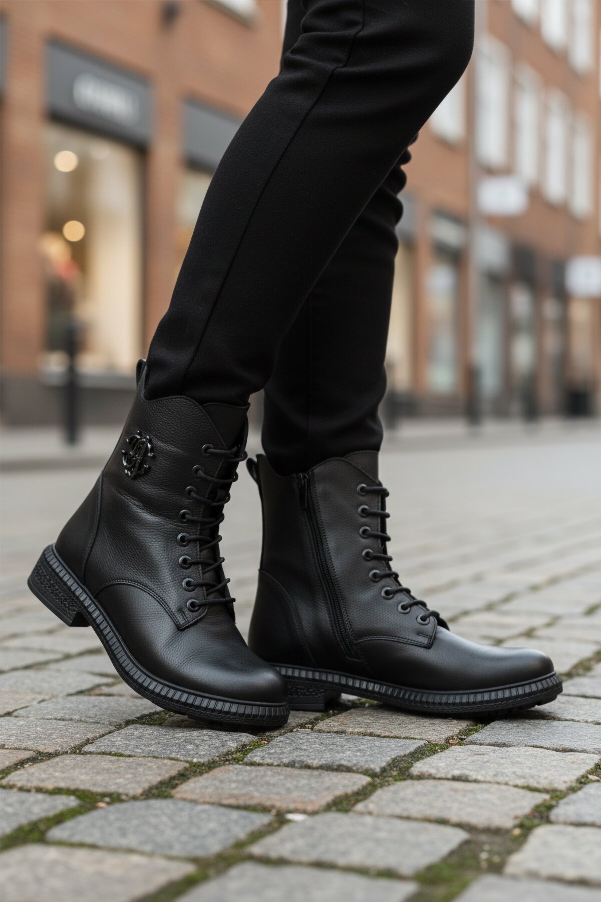 Siyah Hakiki Deri Kaymaz Taban Kadın Bot Premium 20912-1 Z