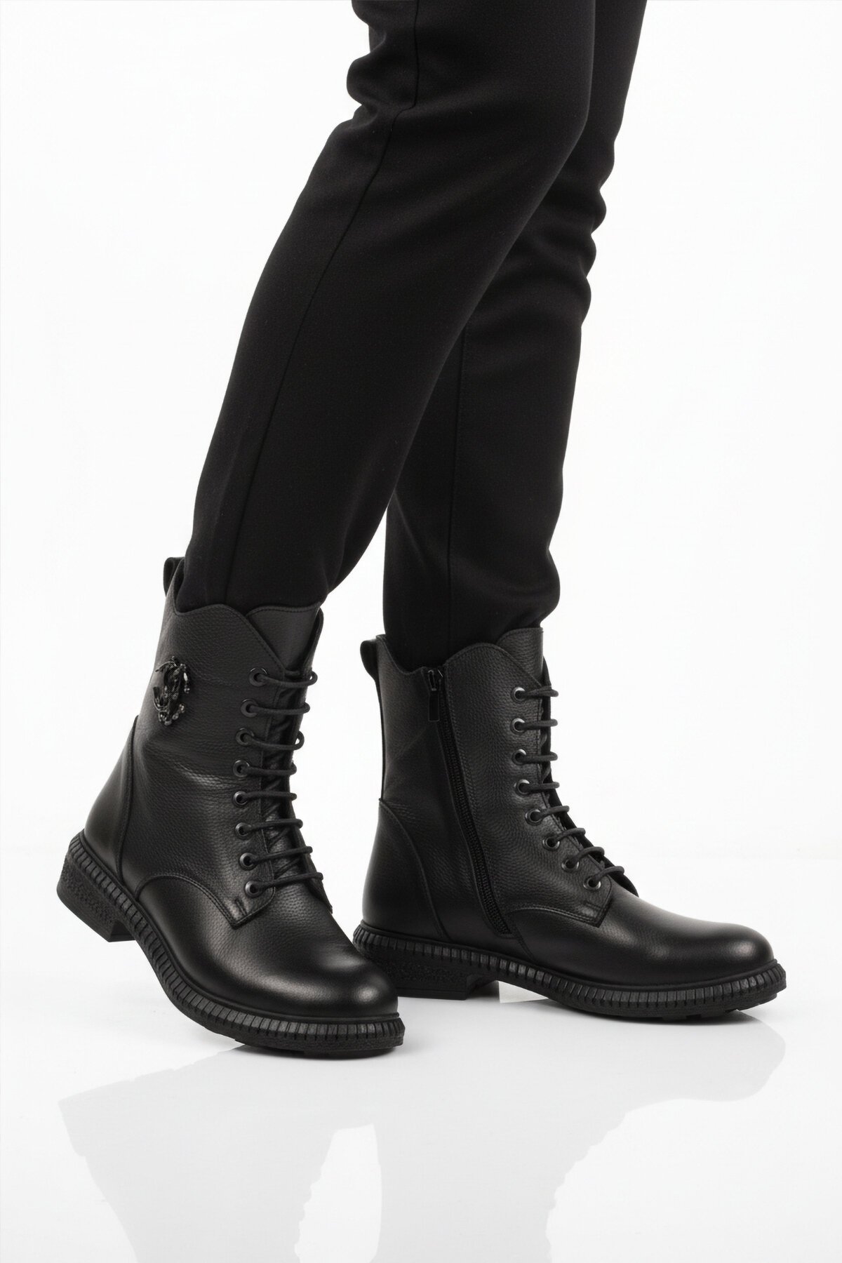 Siyah Hakiki Deri Kaymaz Taban Kadın Bot Premium 20912-1 Z