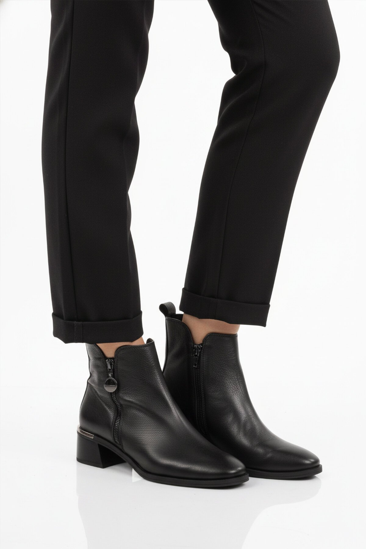 Siyah Hakiki Deri Fermuarlı Hafif Kadın Bot Premium 9780-1 Z