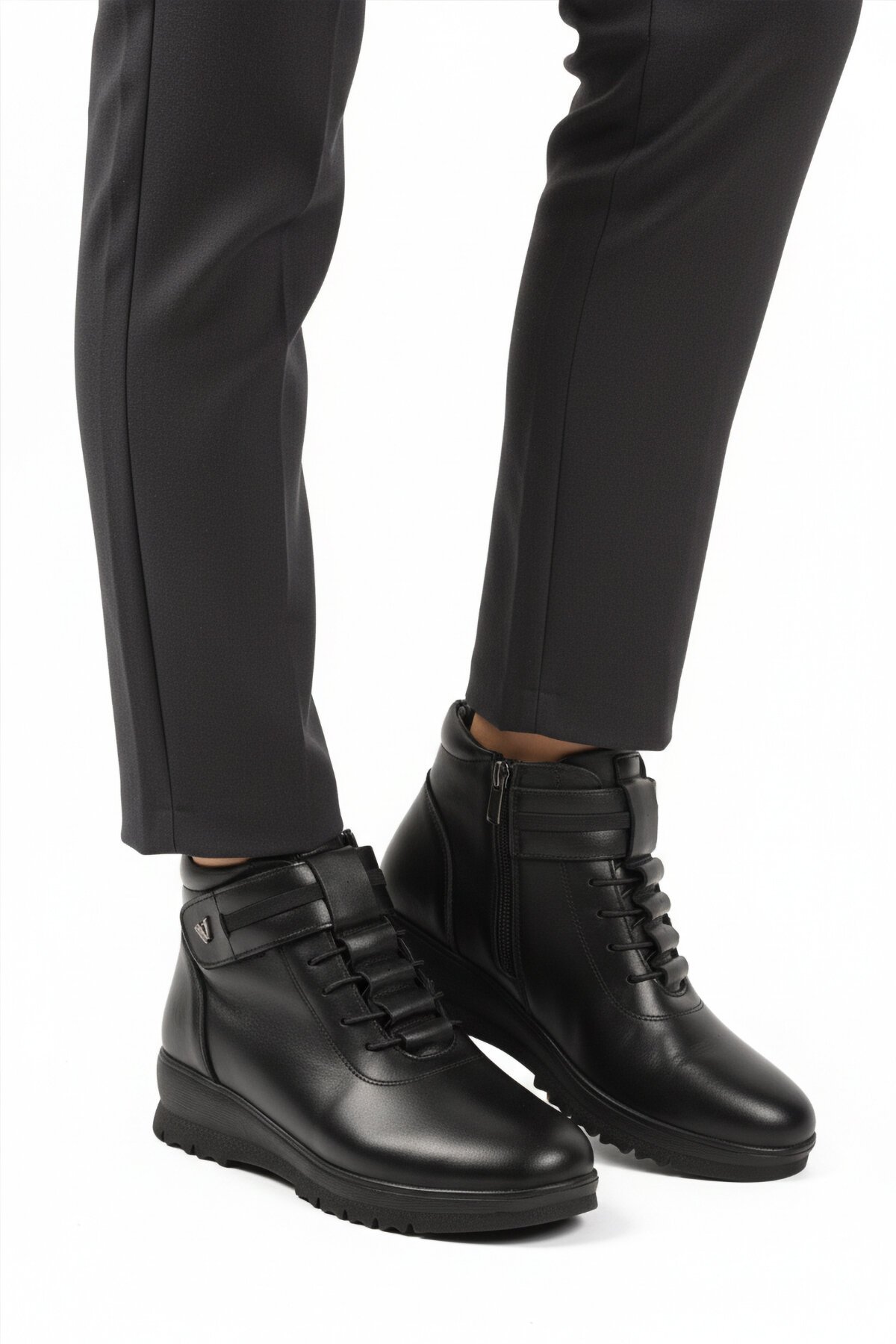 Siyah Fermuarlı Hakiki Deri Kadın Bot Z438 Z