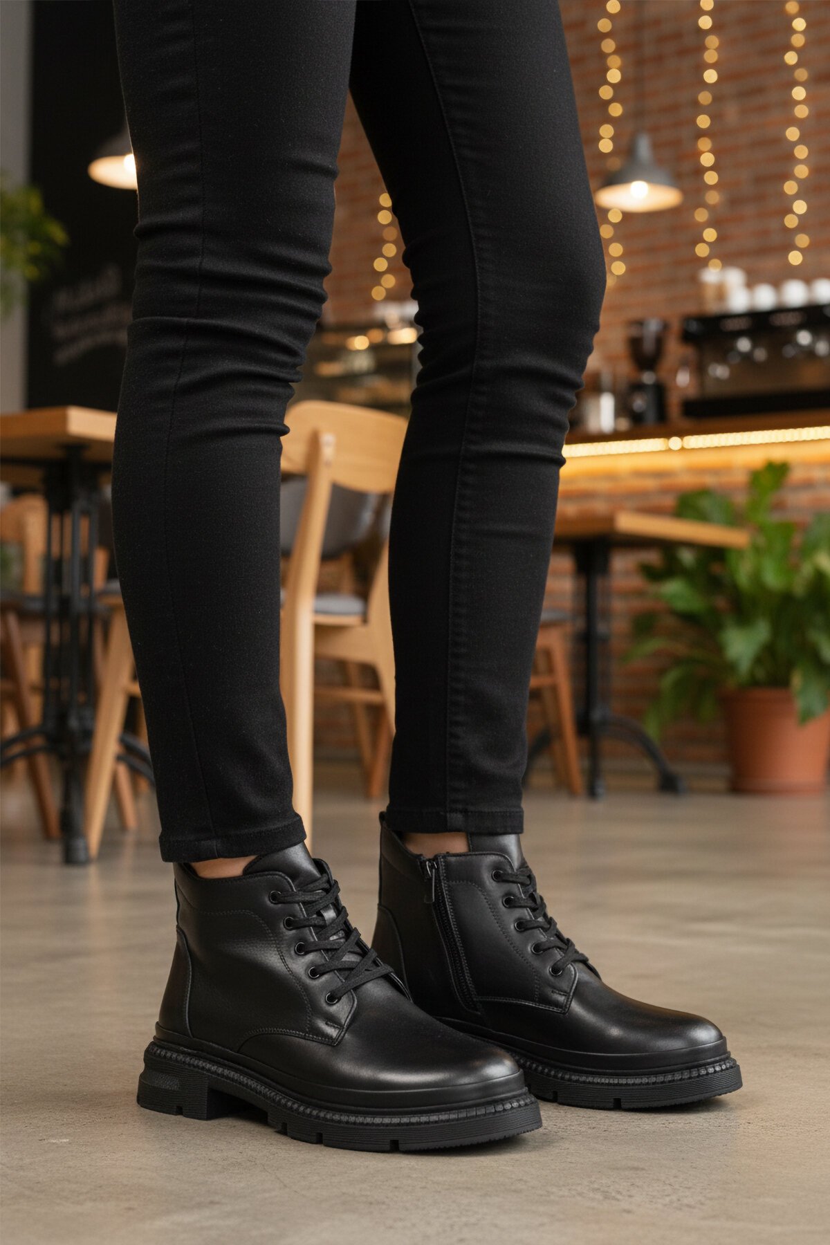 Siyah Hakiki Deri İçi Polarlı Kaymaz Taban Kadın Bot Z505 Z