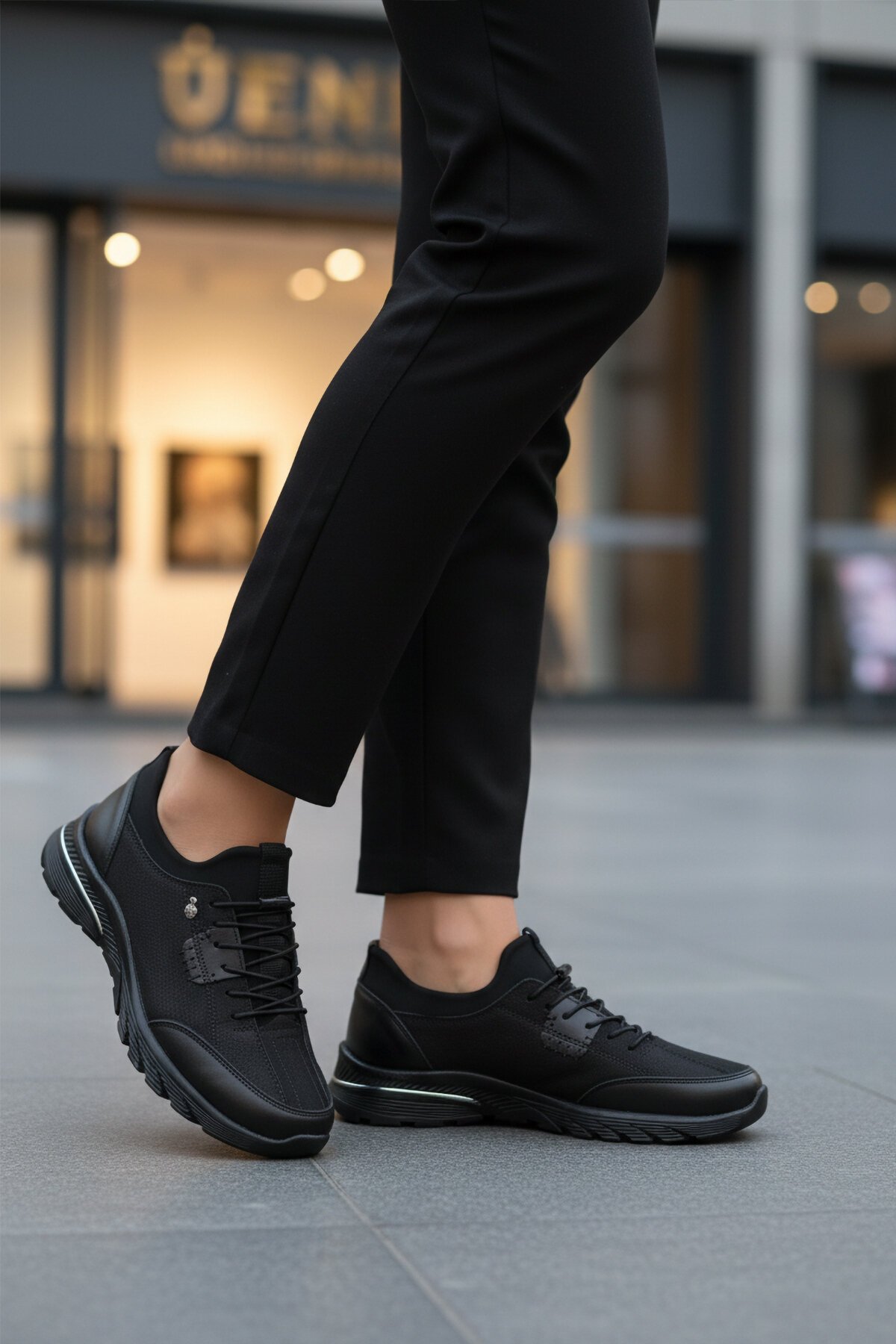 Siyah Nubuk Hakiki Deri Lastik Bağcıklı Kadın Günlük Ayakkabı PLV061 Z