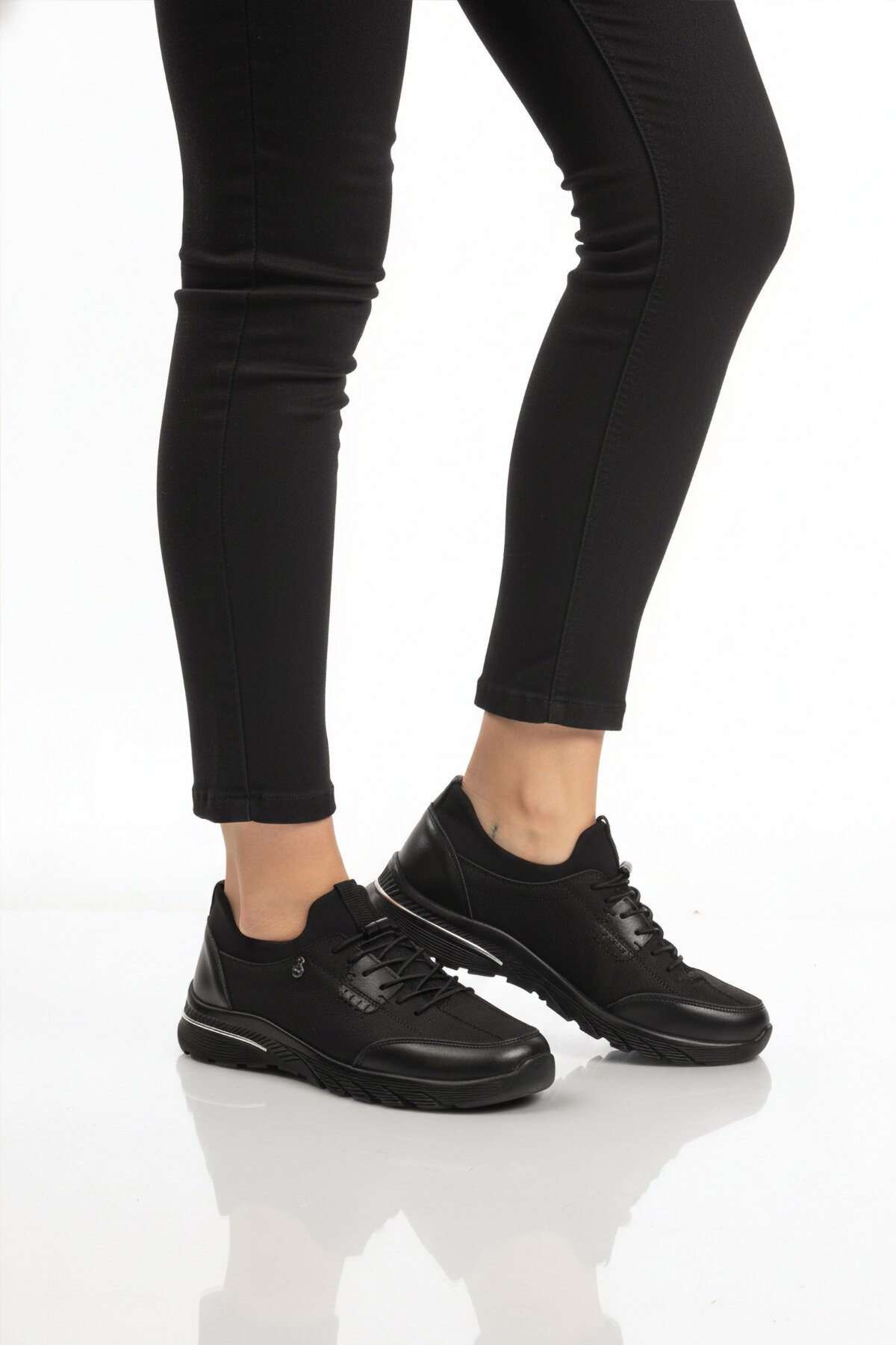 Siyah Nubuk Hakiki Deri Lastik Bağcıklı Kadın Günlük Ayakkabı PLV061 Z