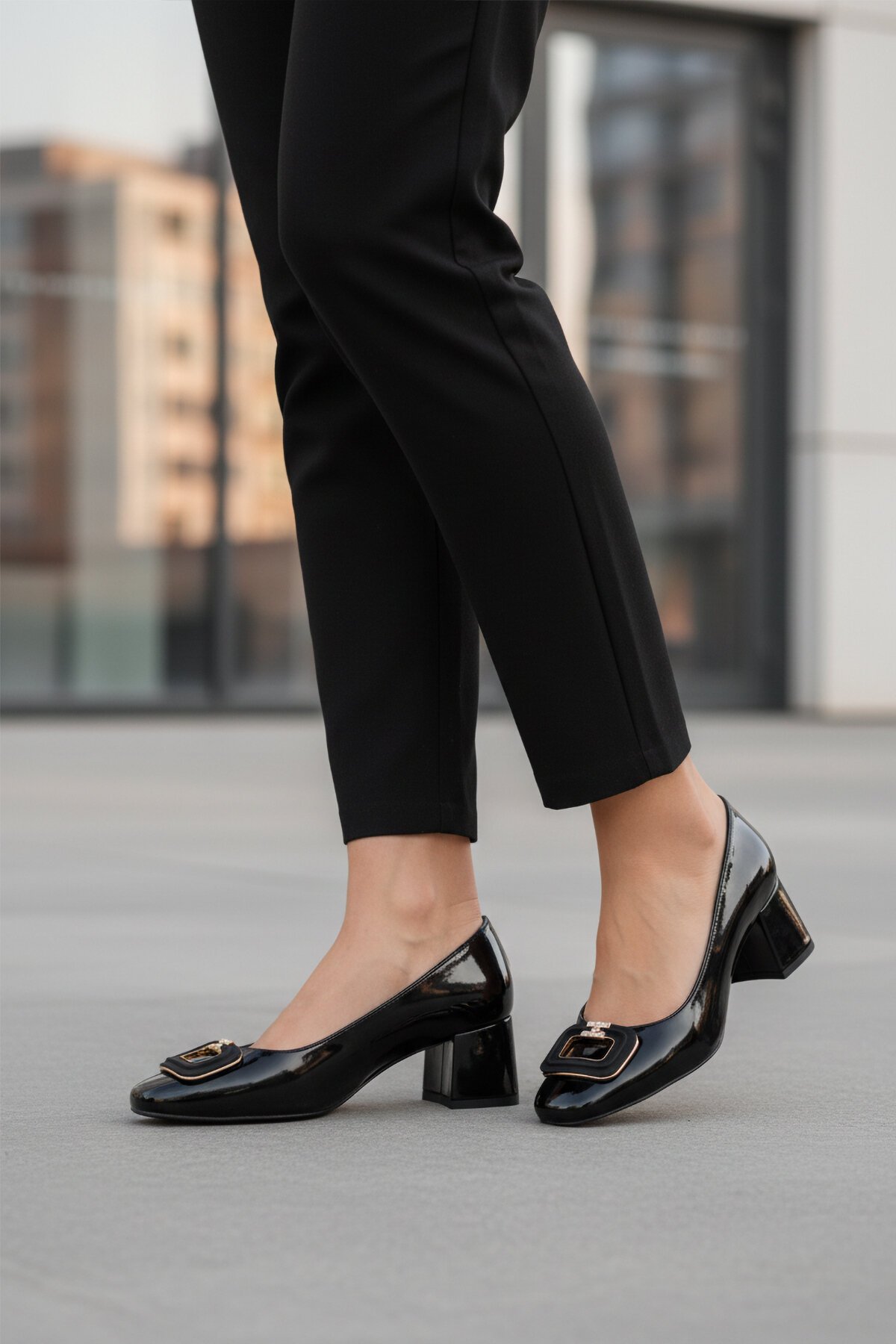 Siyah Rugan Kadın Topuklu Ayakkabı 695040 Z