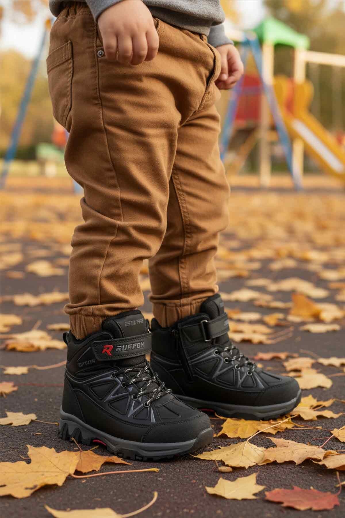 Siyah Cırtlı Çocuk Outdoor Bot 2301 F