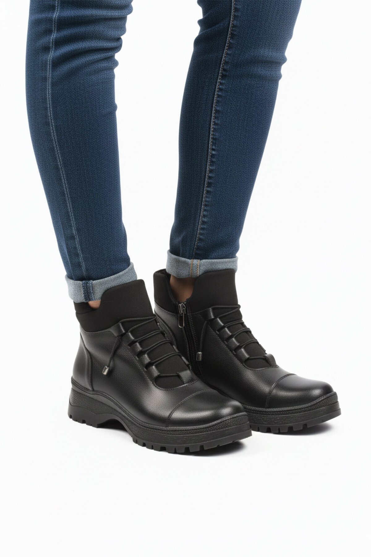 Siyah Fermuarlı Lastik Bağcıklı Kadın Bot 112 Z