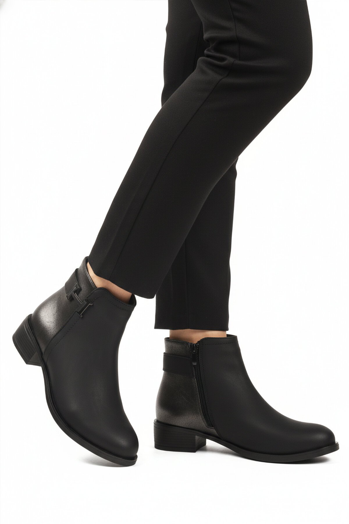 Siyah Zümrüt Nubuk Fermuarlı Kadın Bot 547820 Z