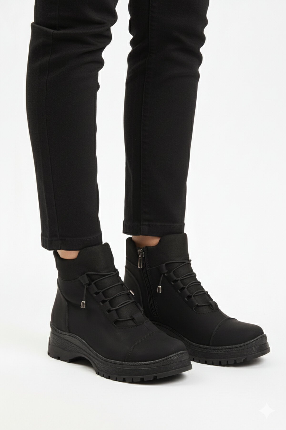 Siyah Zümrüt Lastik Bağcıklı Kadın Bot 112 Z
