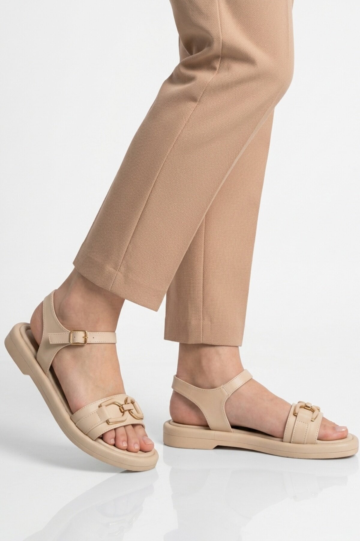 Bej Hafif ComfortSole Taban Kadın Sandalet 35442 Z