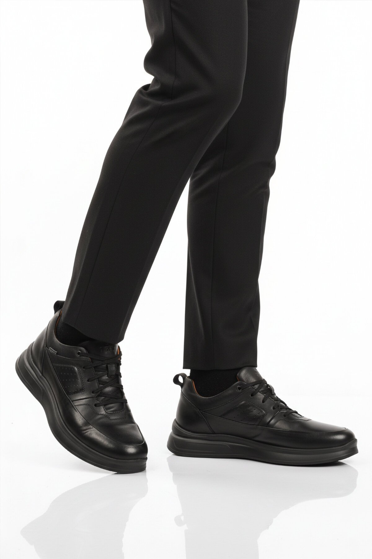 Siyah Hakiki Deri Erkek Günlük Ayakkabı 252070 M