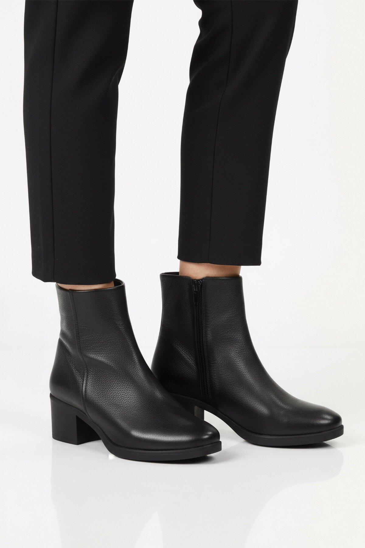 Siyah Hakiki Deri Kadın Bot 92162-1 Z