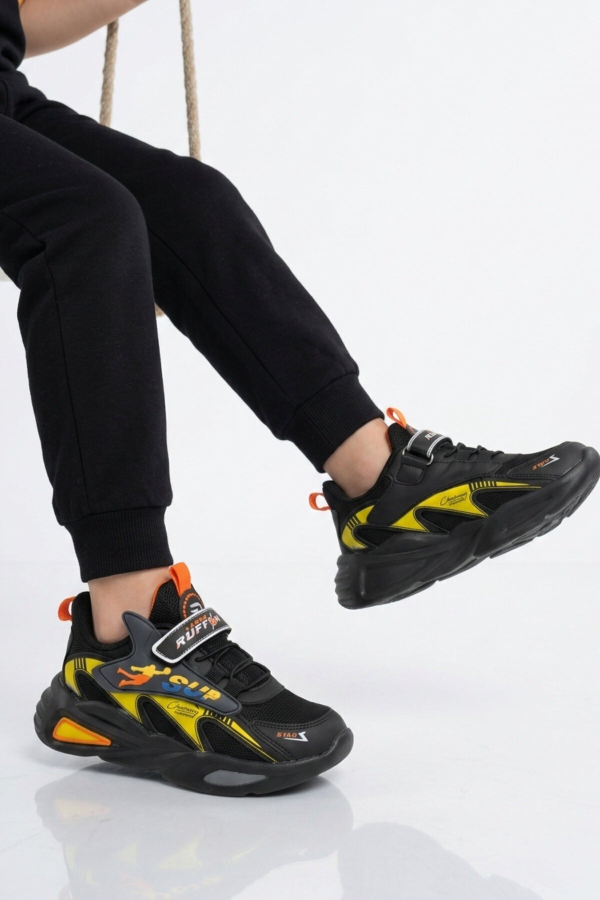 Siyah-Sarı Tekstil Rahat Taban Erkek Çocuk Spor Ayakkabı 2470 F