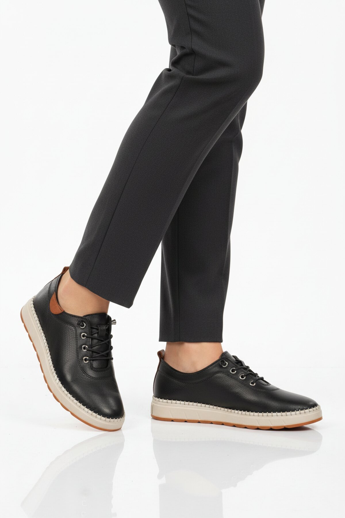 Siyah Hakiki Deri Ortopedik Taban Kadın Günlük Ayakkabı 3030 Z