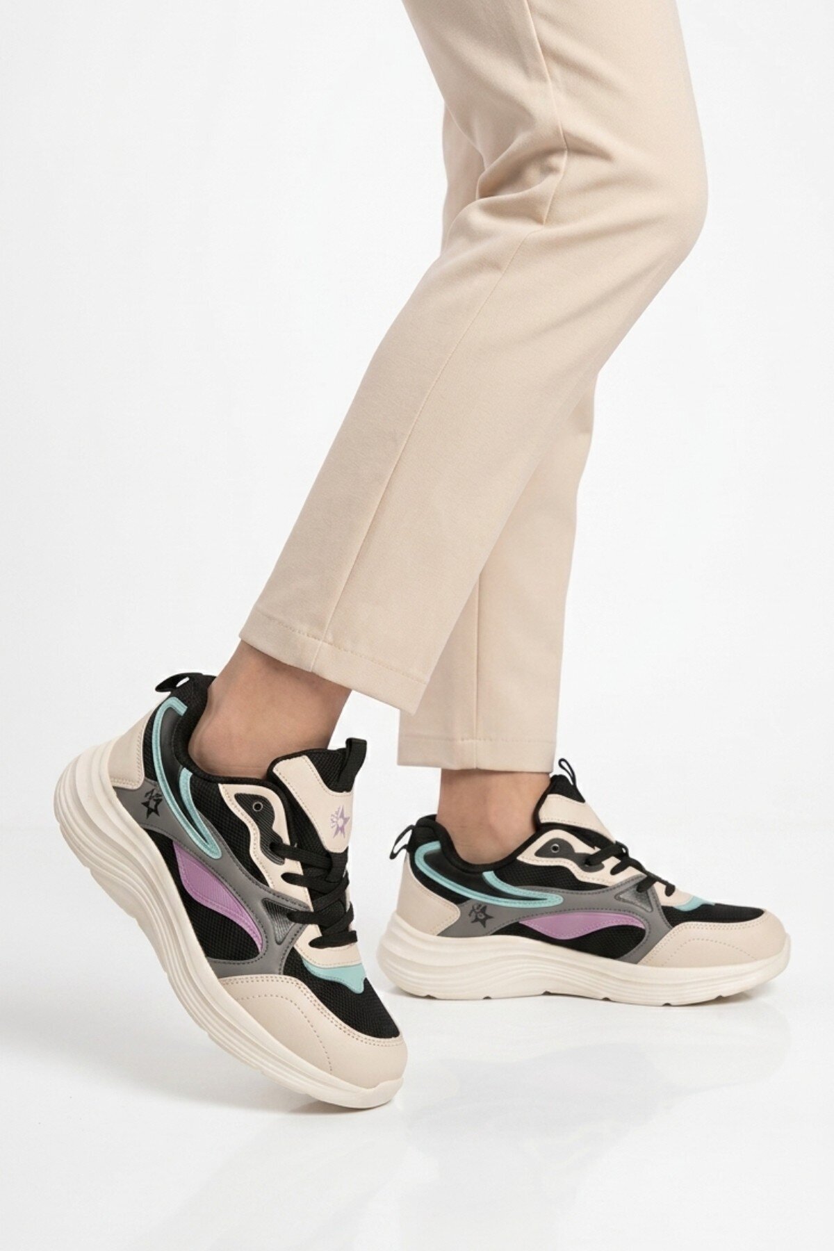 Bej-Siyah Fileli Hava Alabilen Bağcıklı Rahat Tabanlı Unisex Yürüyüş ve Spor Ayakkabı Sneaker 26106 G