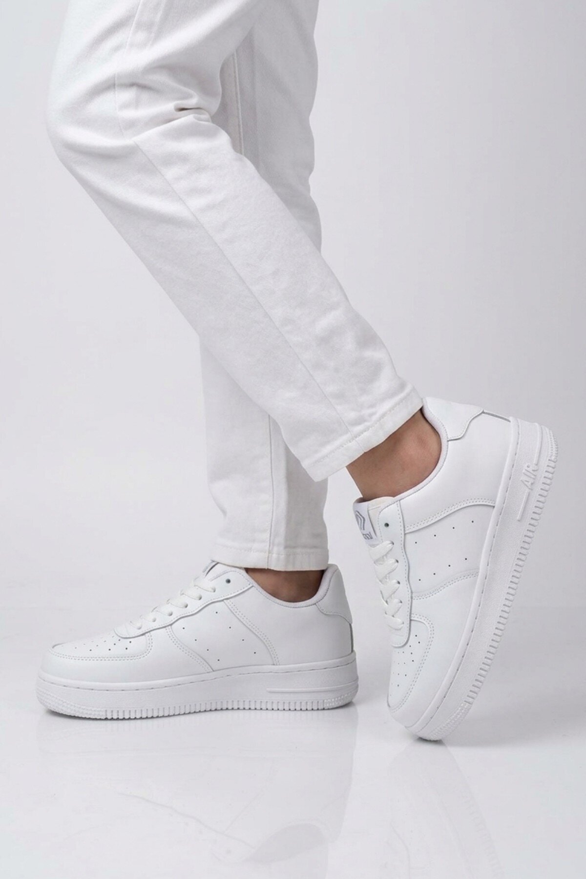 Beyaz Bağcıklı Kalın Tabanlı Unisex Yürüyüş ve Spor Ayakkabı Klasik Sneaker Pekin Kısa