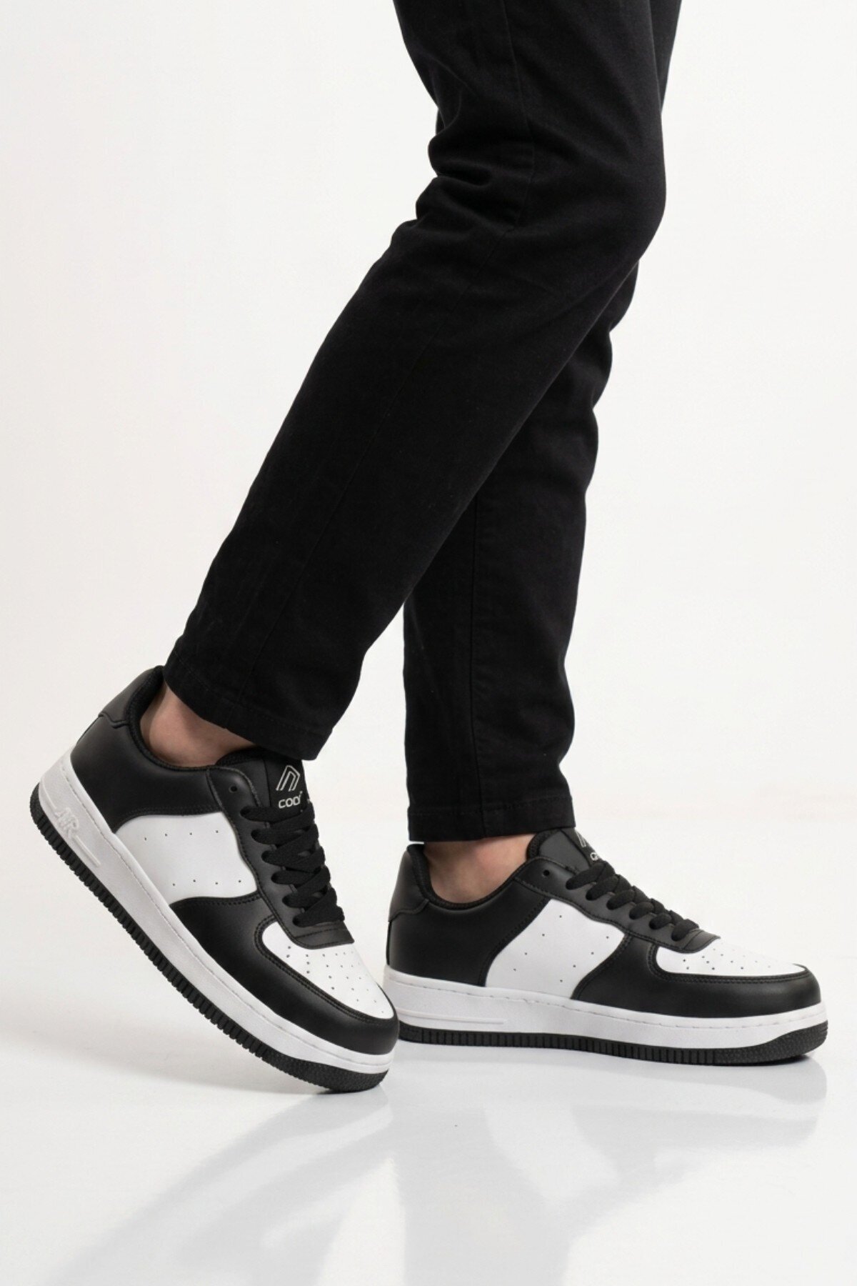 Siyah-Beyaz Bağcıklı Kalın Tabanlı Unisex Yürüyüş ve Spor Ayakkabı Klasik Sneaker Pekin Kısa