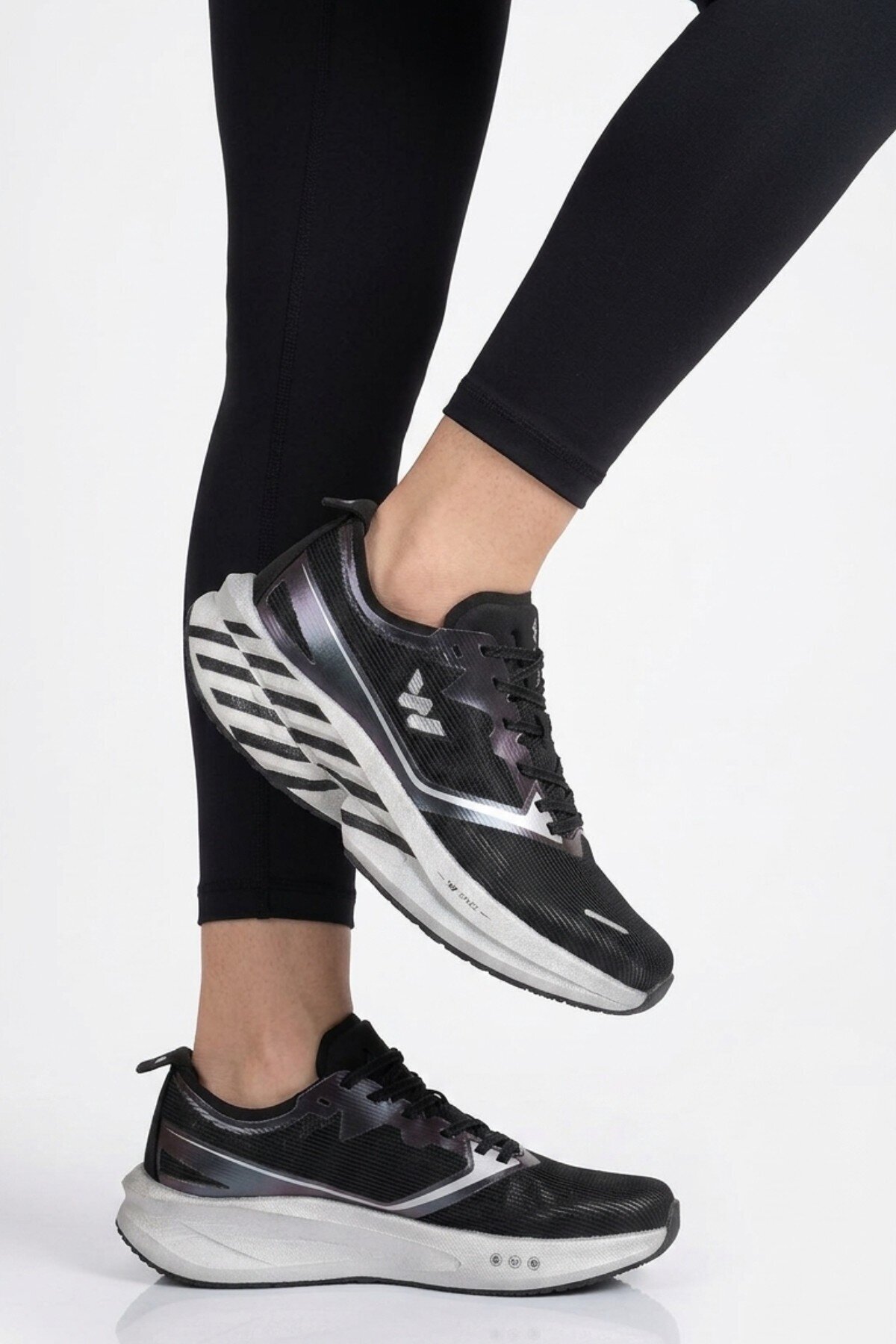 Siyah-Gümüş ileli Hafif Hafızalı Rahat Tabanlı Unisex Koşu Yürüyüş ve Spor Ayakkabı Space G