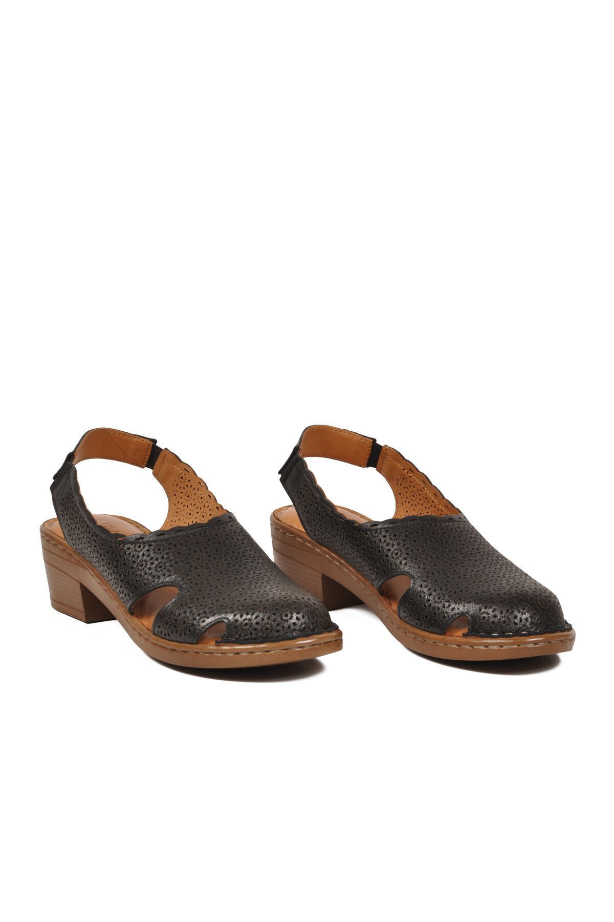 Siyah Lazer Kesim Çiçek Desenli Kalın Topuk Kadın Slingback Sandalet 45224