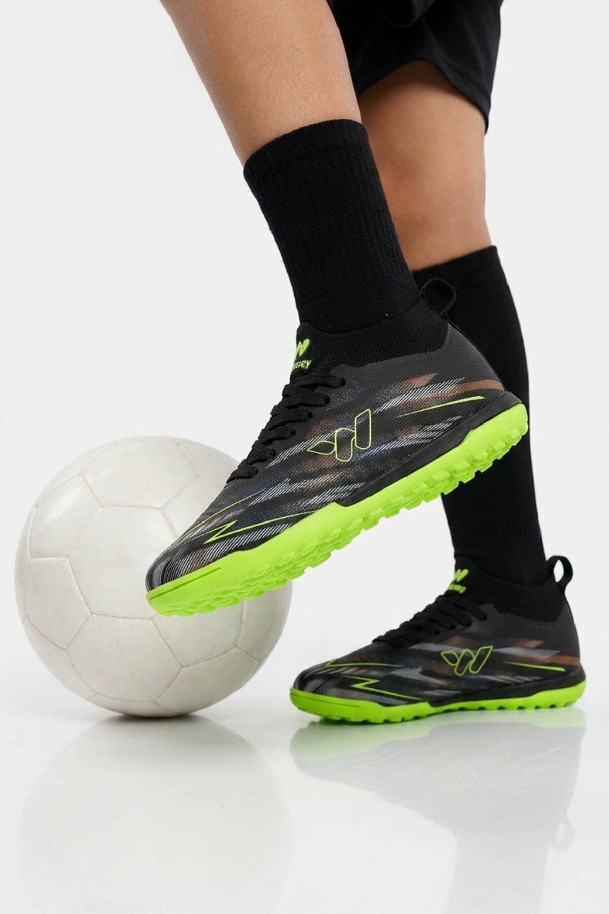 Siyah Çoraplı Bağcıklı Unisex Çocuk Futbol Ayakkabısı Halı Saha Strike F