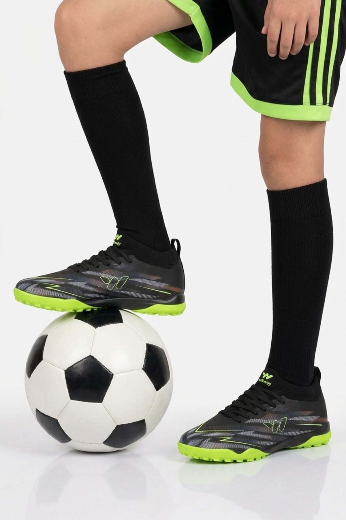 Siyah Çoraplı Bağcıklı Unisex Futbol Ayakkabısı Halı Saha Strike G
