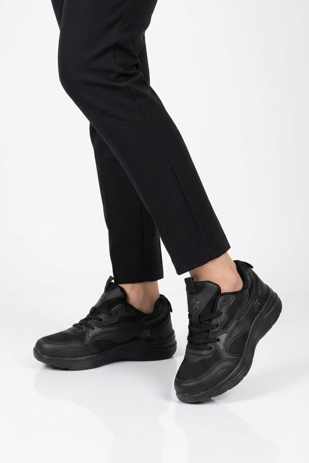 Siyah Fileli Hava Alabilen Bağcıklı Rahat Tabanlı Unisex Yürüyüş ve Spor Ayakkabı Sneaker 26106 G