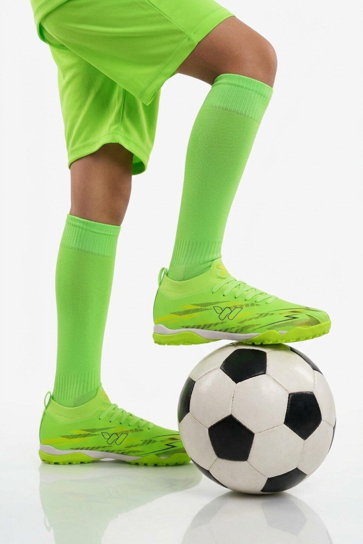Yeşil Çoraplı Bağcıklı Unisex Futbol Ayakkabısı Halı Saha Strike G