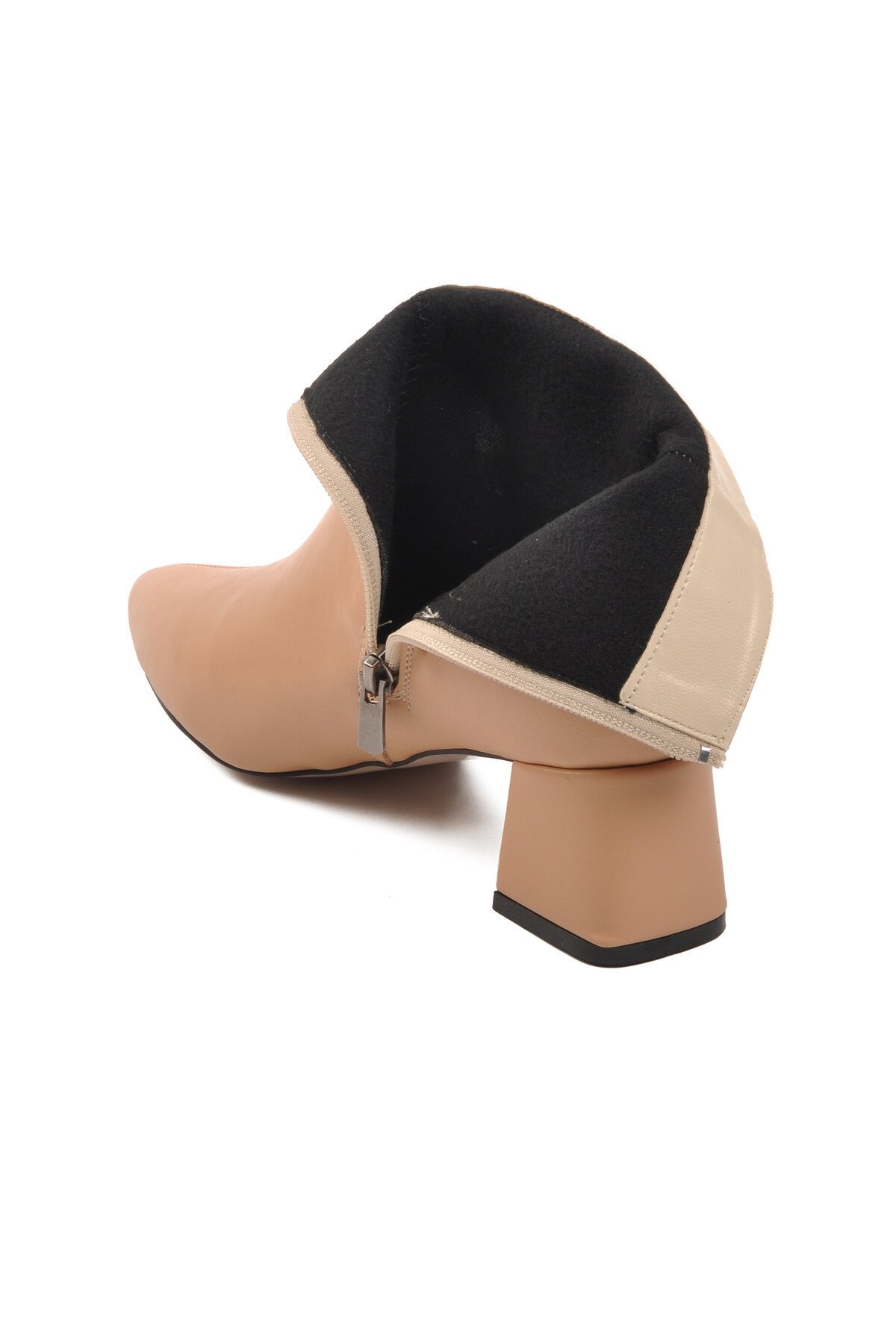 Ayakmod Nude Kadın Bot