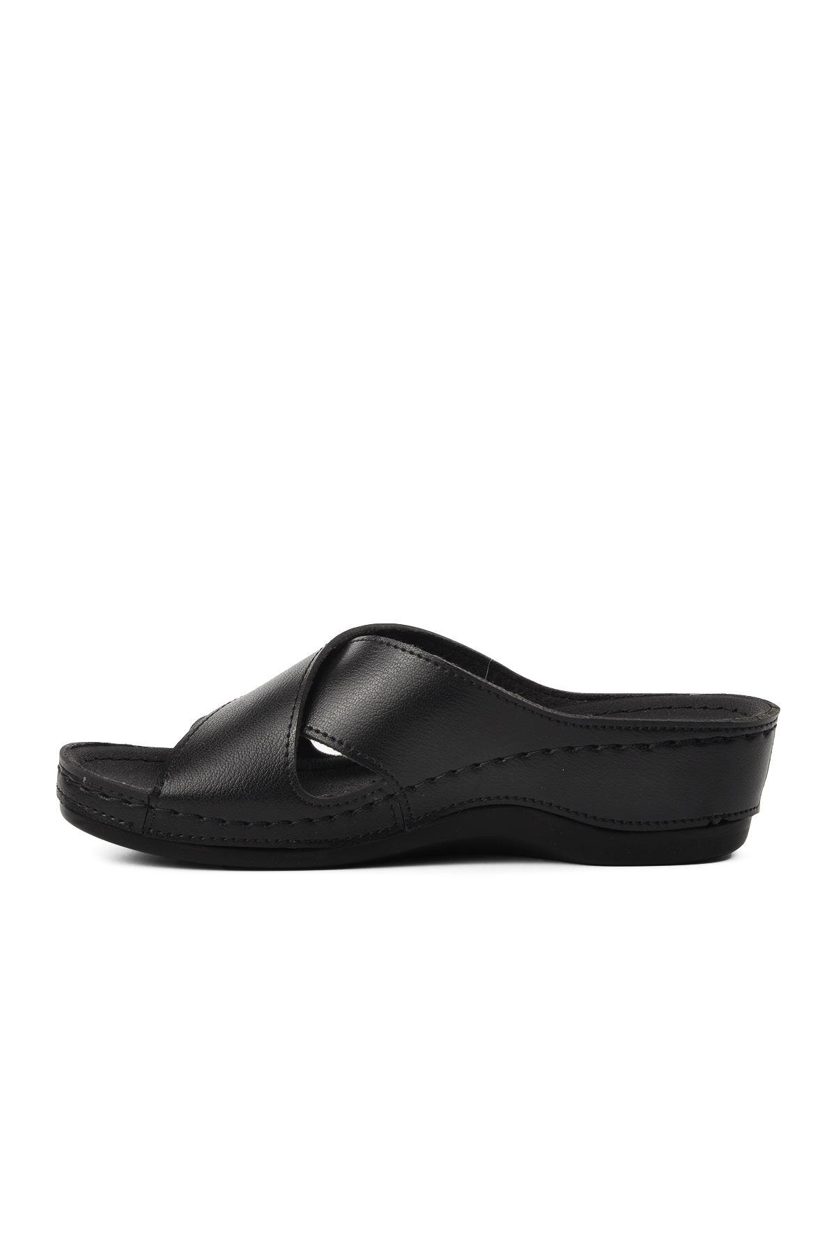 Siyah Kadın Terlik