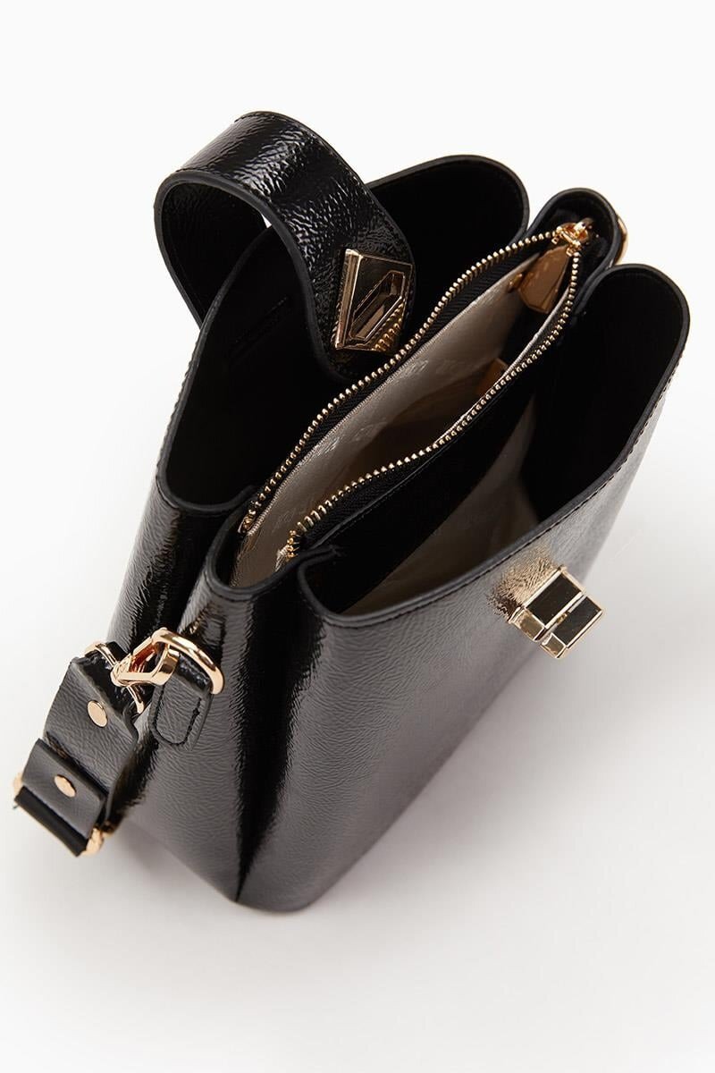 Levidor Siyah Kırışık Rugan Kadın Omuz Çantası 930167