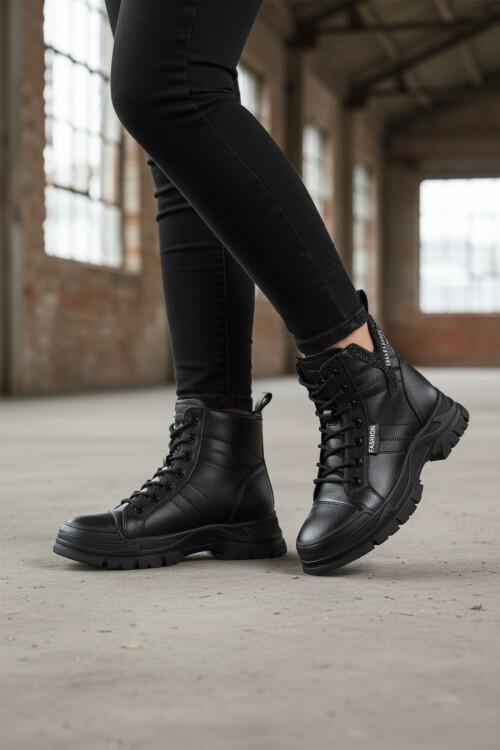 Siyah İçi Kürklü Kadın Bot 25K310-14 Z