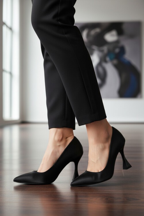 Siyah Hafif Kadın Topuklu Ayakkabı 665127 Z