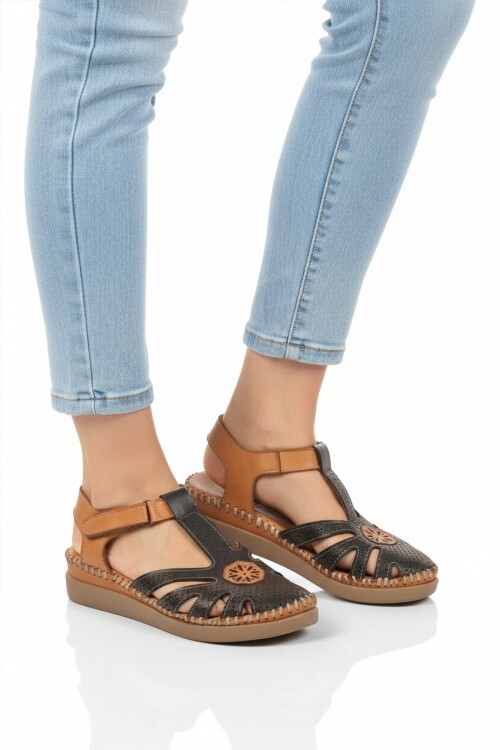 Siyah Hakiki Deri Motif Desen Rahat Yumuşak Taban Kadın Cırtlı Sandalet PC-54517