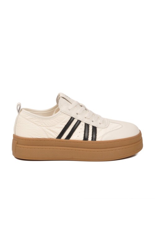 Beyaz Bağcıklı Kalın Tabanlı Kadın Yürüyüş ve Spor Ayakkabı Sneaker K262-1062