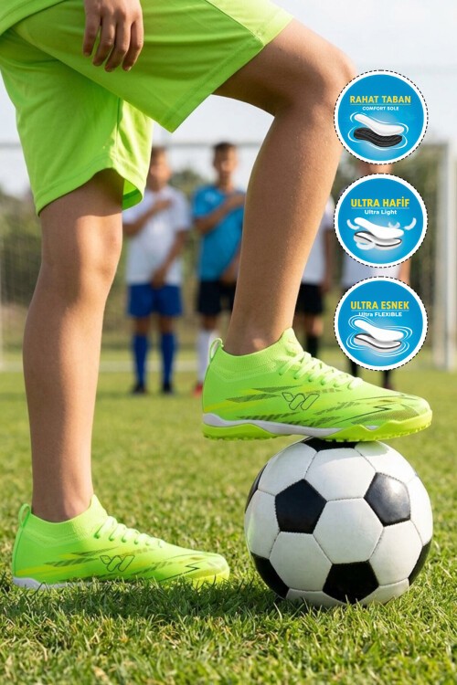 Yeşil Çoraplı Bağcıklı Unisex Futbol Ayakkabısı Halı Saha Strike G