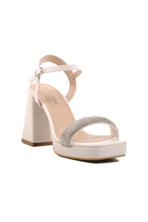 Ayakmod Beyaz Kadın Topuklu Sandalet