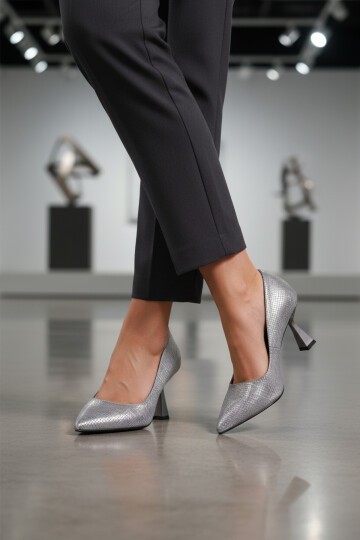 Platin Hafif Kadın Topuklu Ayakkabı 665140 Z