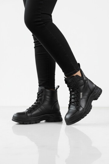 Siyah İçi Kürklü Kadın Bot 25K310-14 Z