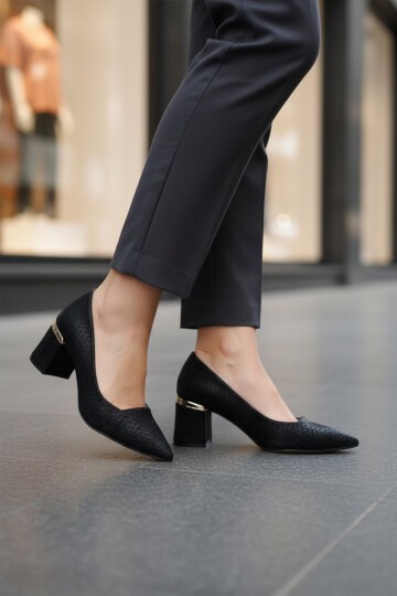 Siyah Hafif Kadın Topuklu Ayakkabı 619004 Z